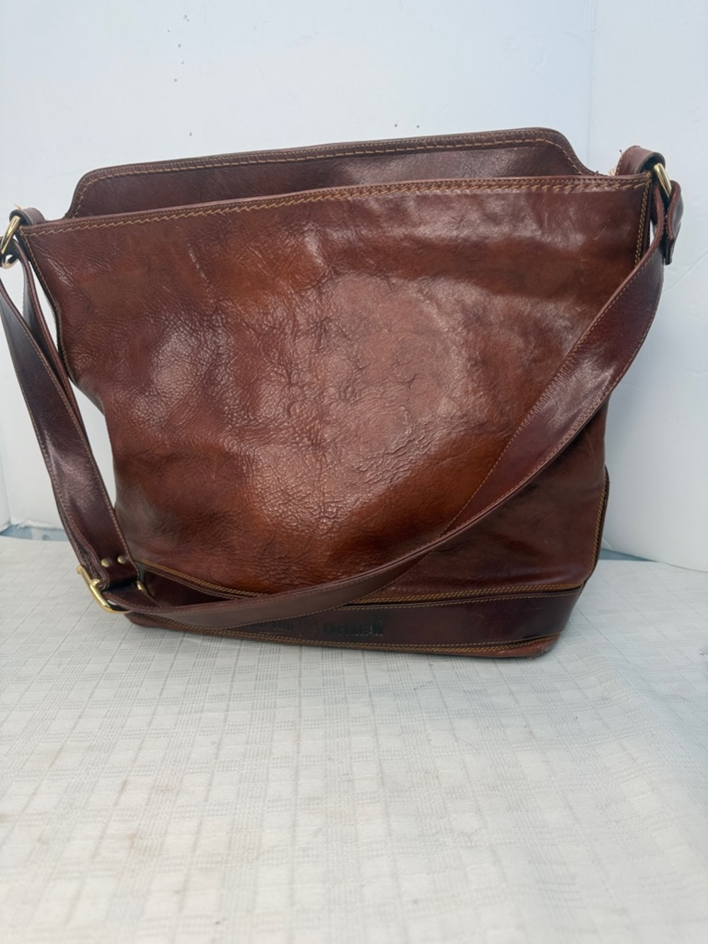 Marino Orlandi leather shoulder bag, handmade in Italy.